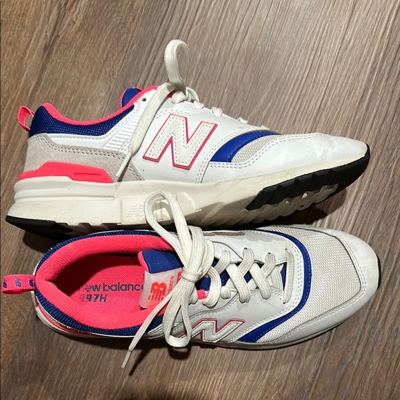 New Balance White and Blue Sneakers - Picture 2 of 3